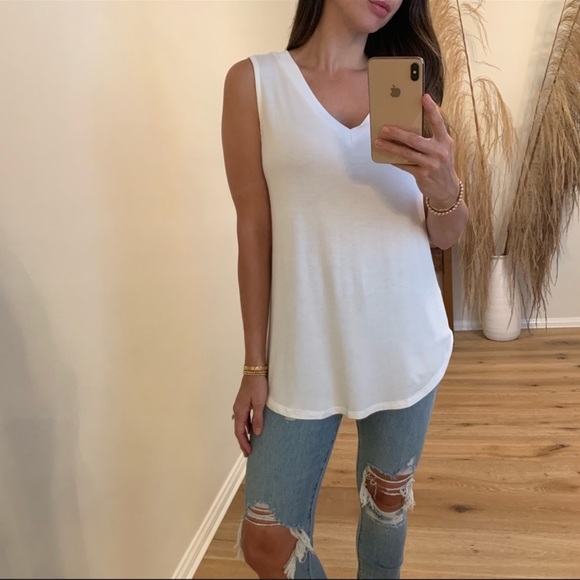 Oversized white V neck top - Picture 3 of 6